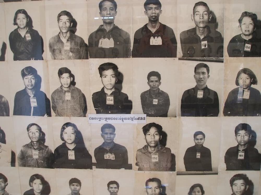 Photo showing prisoners Photo showing prisoners